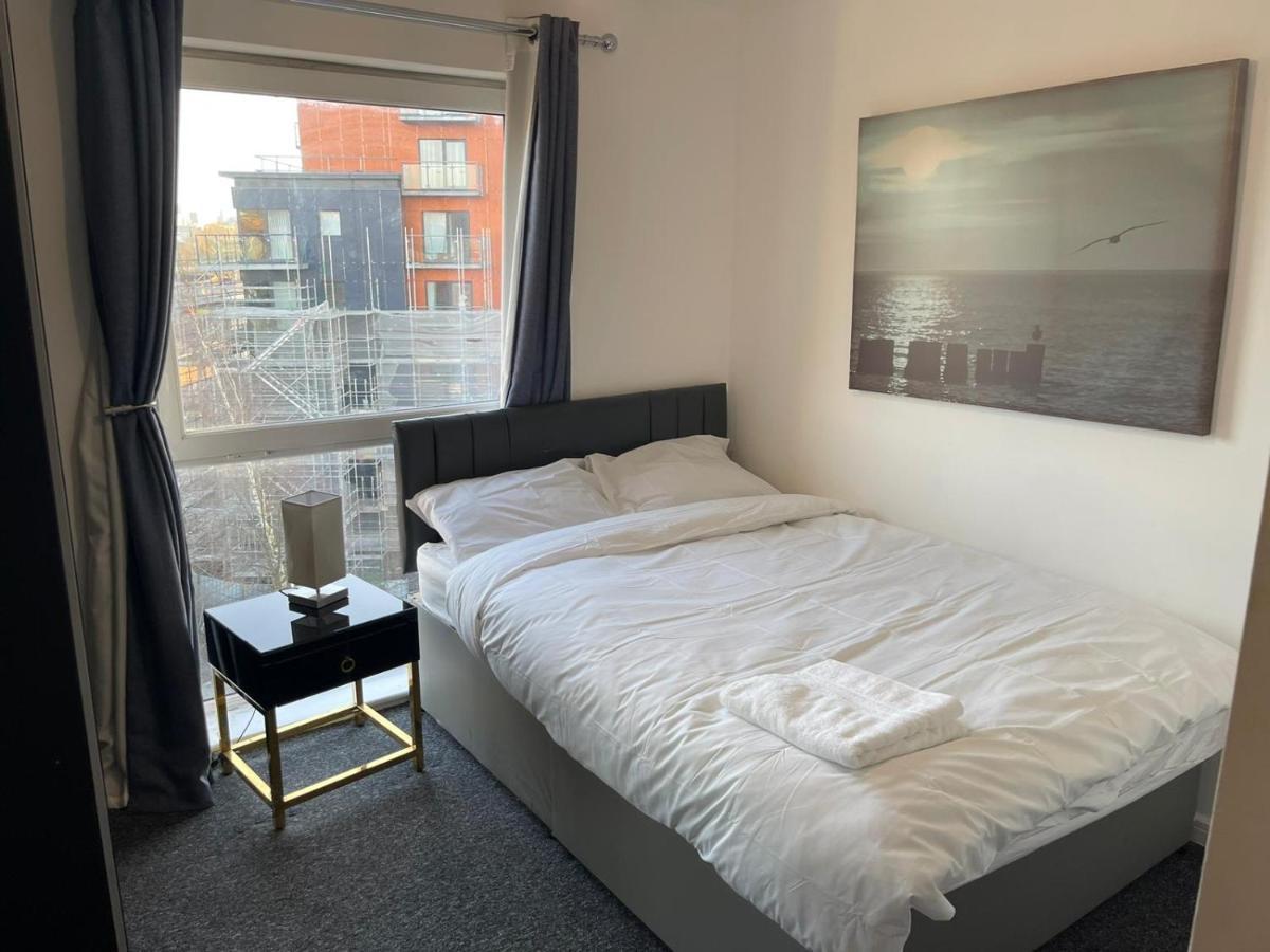 Impeccable 2-bed In Salford