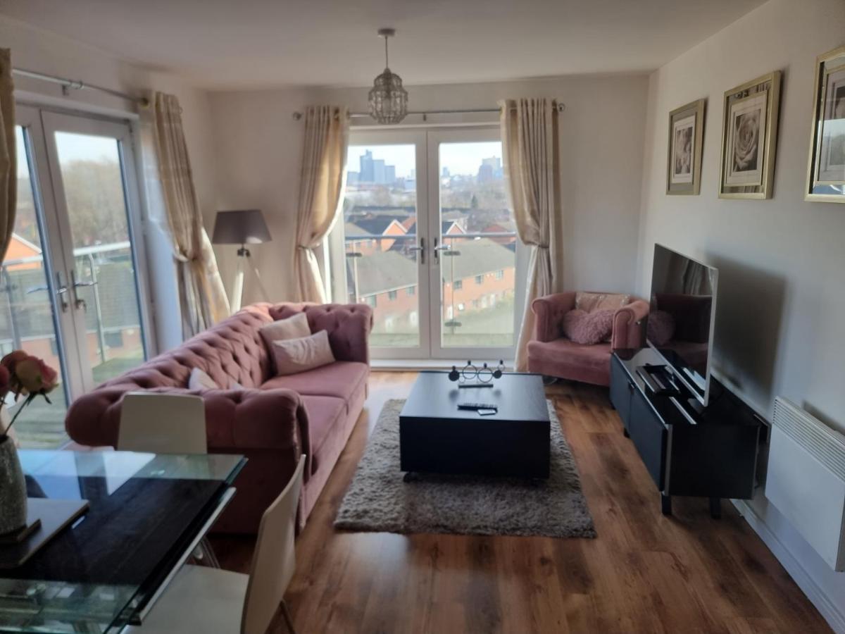 Apartment Impeccable 2-bed In Salford