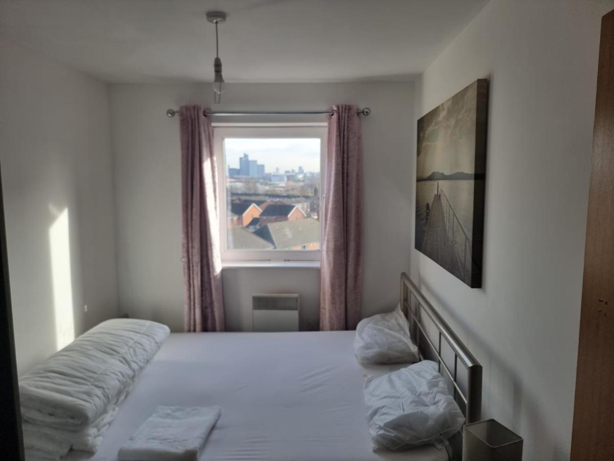 Apartment Impeccable 2-bed In Salford