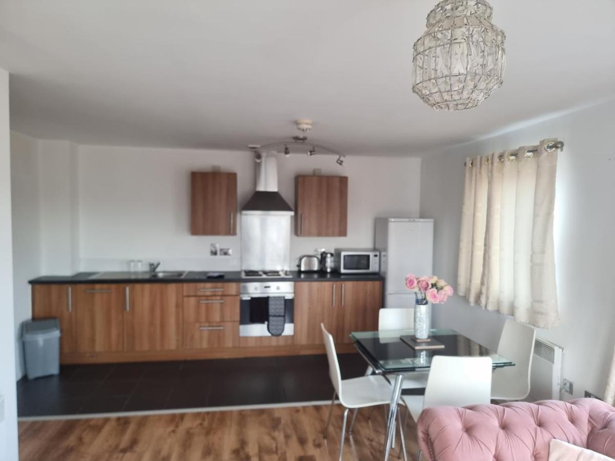 Impeccable 2-bed In Salford Apartment Manchester