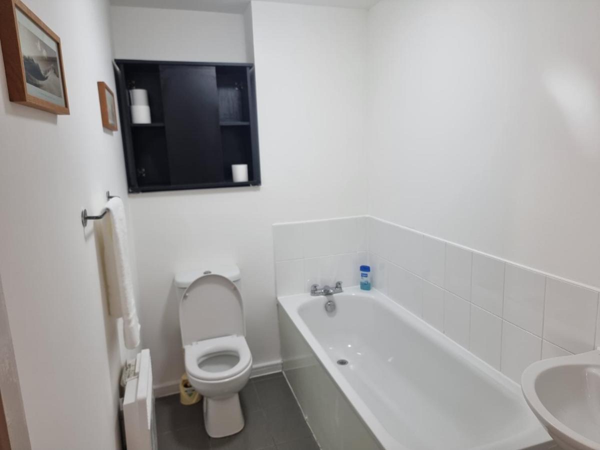 Impeccable 2-bed In Salford *