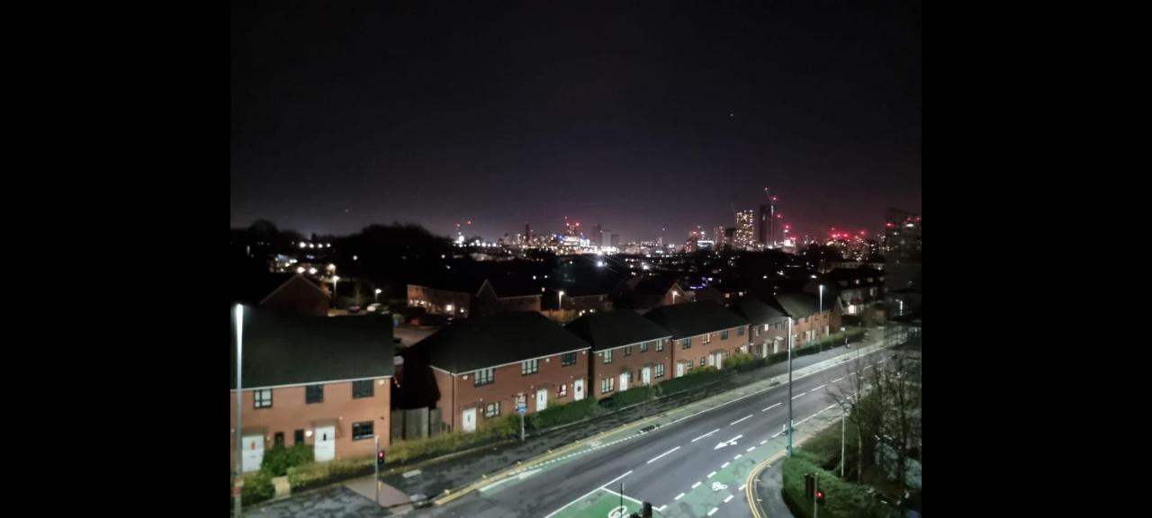 Impeccable 2-bed In Salford *